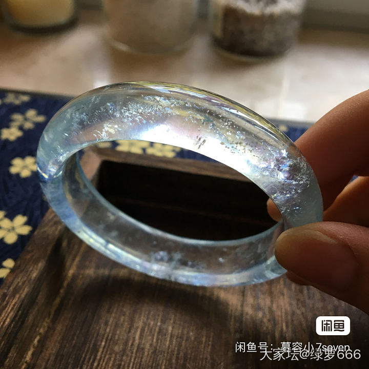 两个海蓝宝手镯 哪个品质好？_海蓝宝