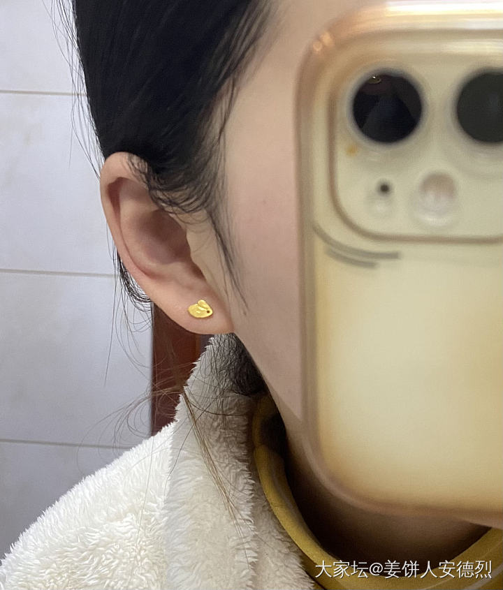 兔年戴兔兔耳钉_耳钉金