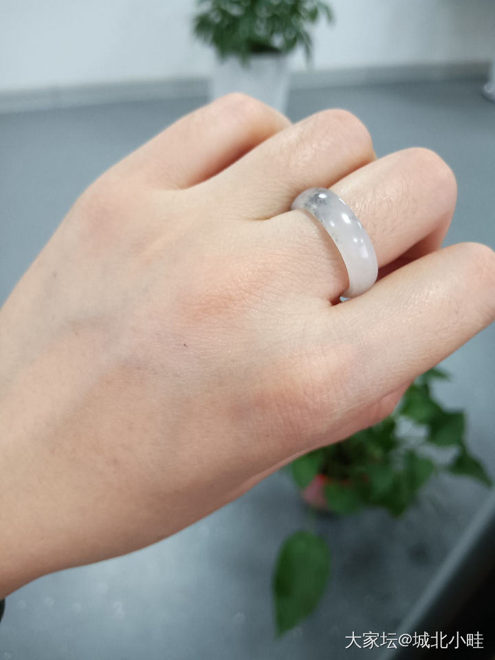 想看姐妹们今天的左右手戴什么_彩色宝石手饰