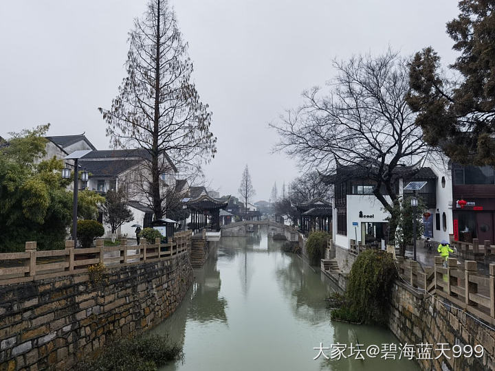 雨中逛古镇_景色旅游