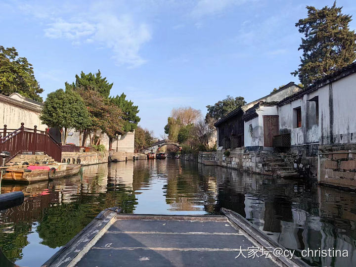 雨中逛古镇_景色旅游