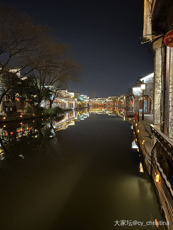 雨中逛古镇_景色旅游