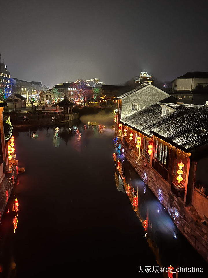 雨中逛古镇_景色旅游