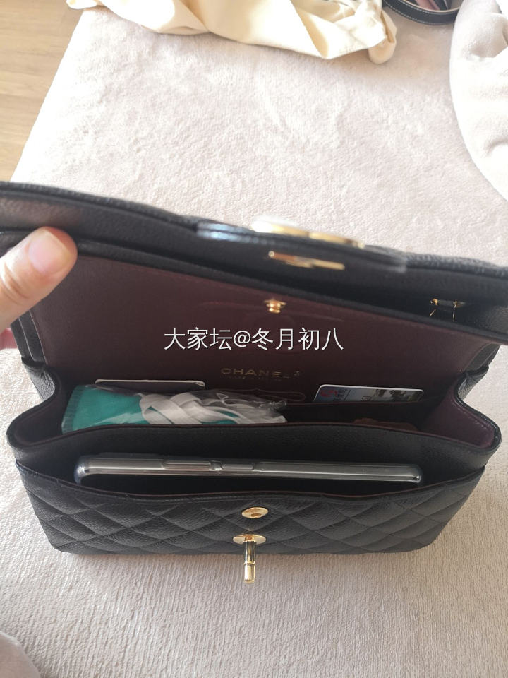 有缘遇到了黑金牛大号现货，那就是我的包带它回家啦_香奈儿包包
