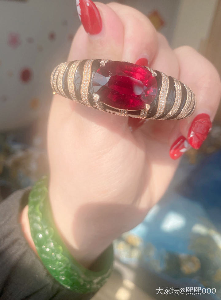 迟到的新年礼物。_彩色宝石