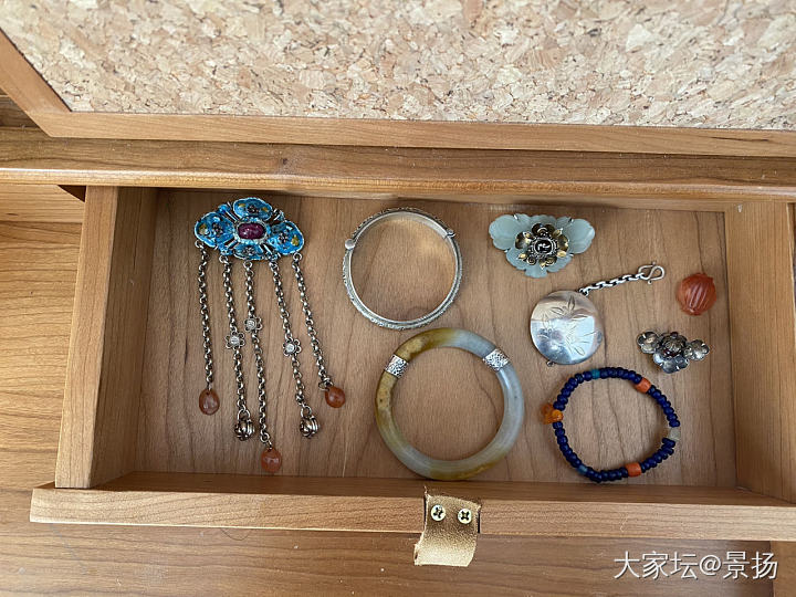带着蜜糖逛园子_古董首饰玉石手镯