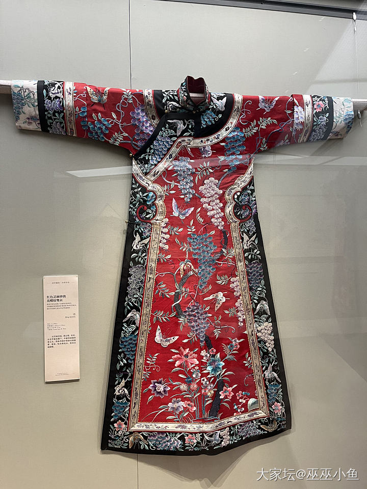 清华胸针展和绣品展_彩色宝石胸饰收藏