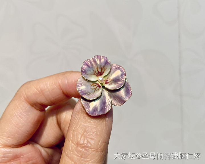用不凋零的三色堇—新艺术幻彩珐琅_古董首饰金首饰
