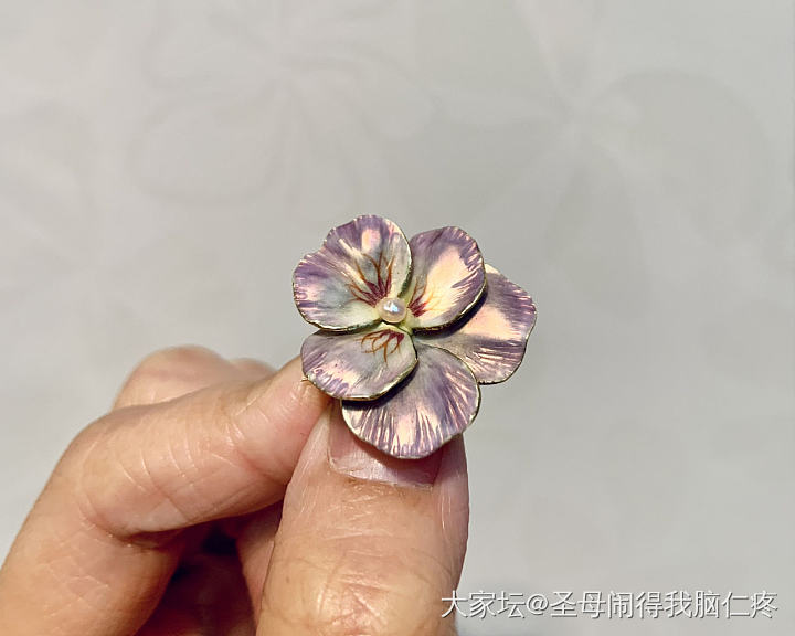 用不凋零的三色堇—新艺术幻彩珐琅_古董首饰金首饰