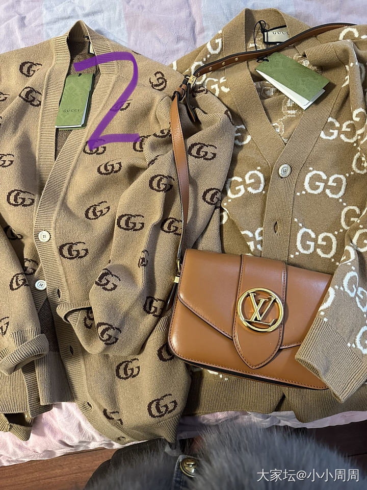 新买的Gucci开衫 配哪个包好看啊😆😆😆_穿搭包包