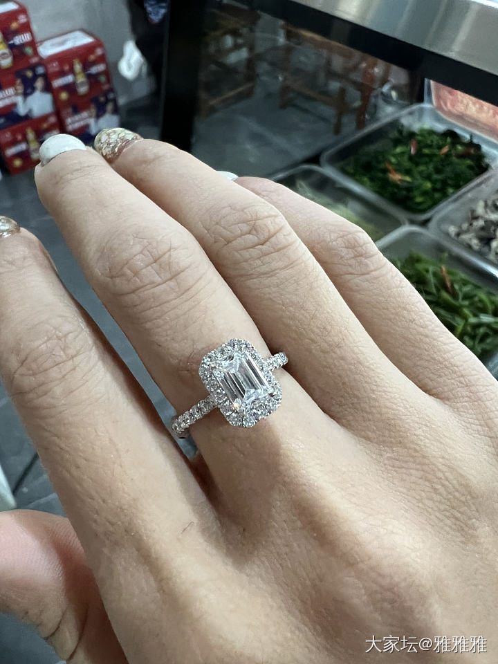 钻戒到了  培育钻  然后附带我的后宫图，只有一个是莫桑剩下都是天然，大家猜一猜_钻石