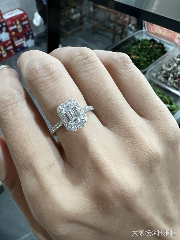 钻戒到了  培育钻  然后附带我的后宫图，只有一个是莫桑剩下都是天然，大家猜一猜_钻石
