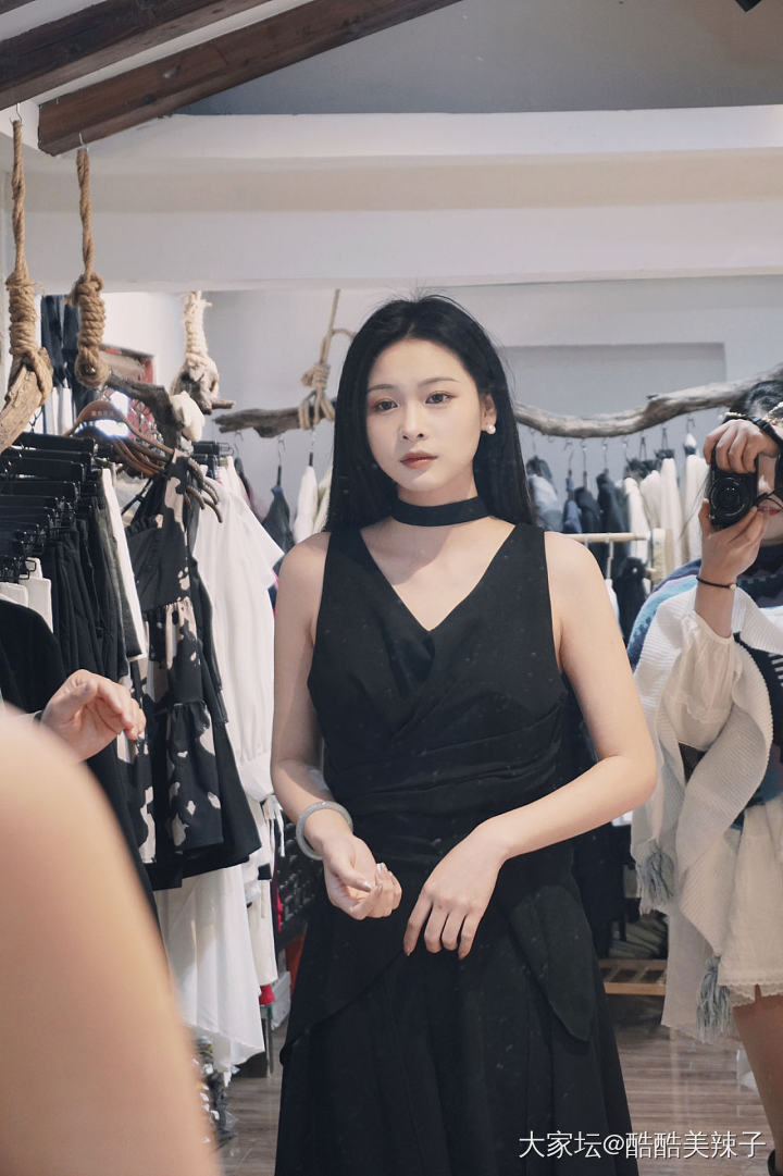 一件衣服挂起来和穿起来能有多大区别_穿搭
