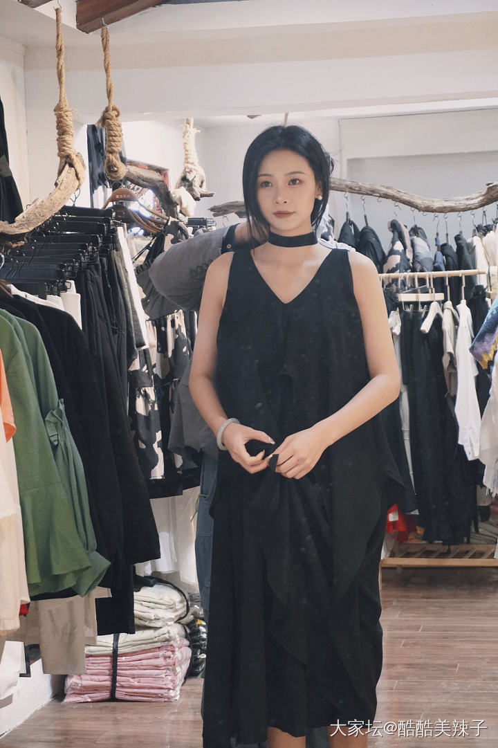 一件衣服挂起来和穿起来能有多大区别_穿搭