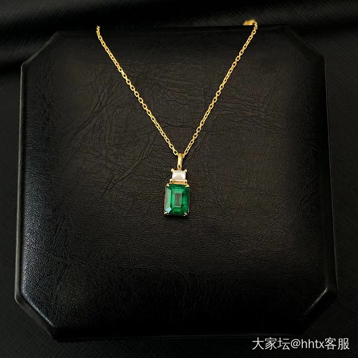 立夏温情😍|祖母绿项链💚
晶莹剔透的祖母绿项链
细节满满的围镶小钻
绿色是生命的..._吊坠祖母绿