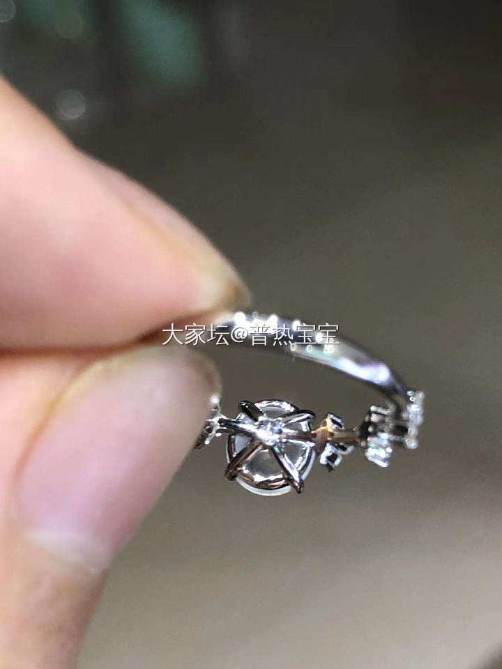 白翡翠蛋蛋戒指