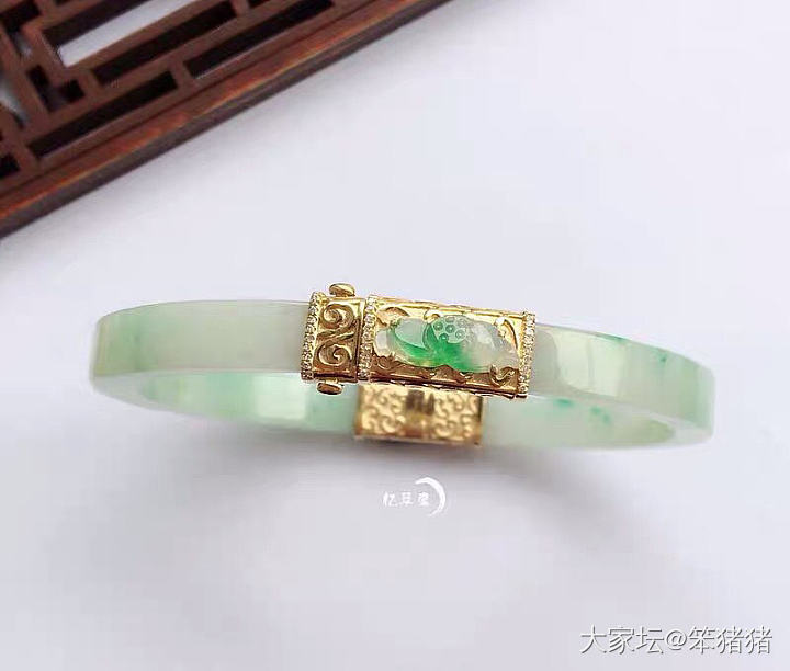 感觉设计的不错哦_手镯翡翠