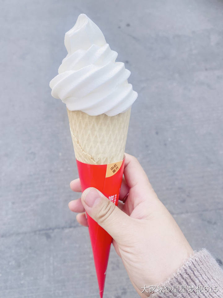 坐坐晒太阳啃冰激凌🍦！_美食