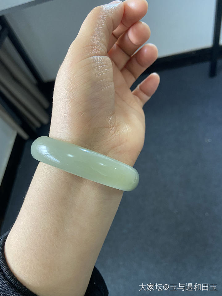一千➕和田玉且末蓝手镯是不是也很油润_和田玉