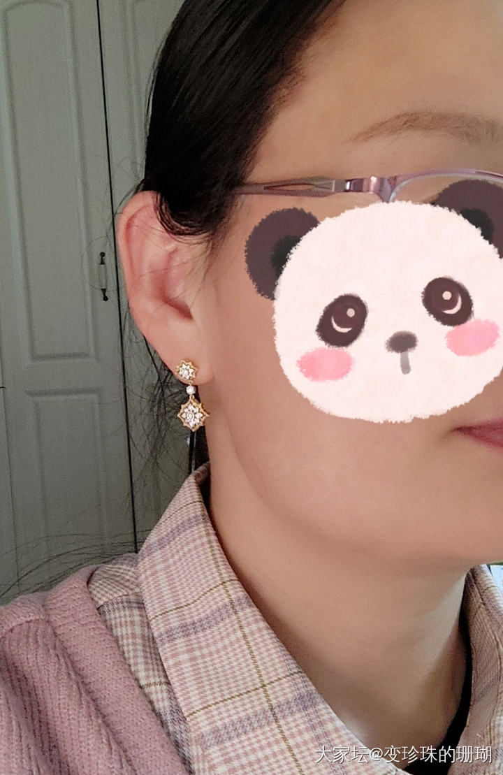 分色耳环和培育钻戒指_钻石