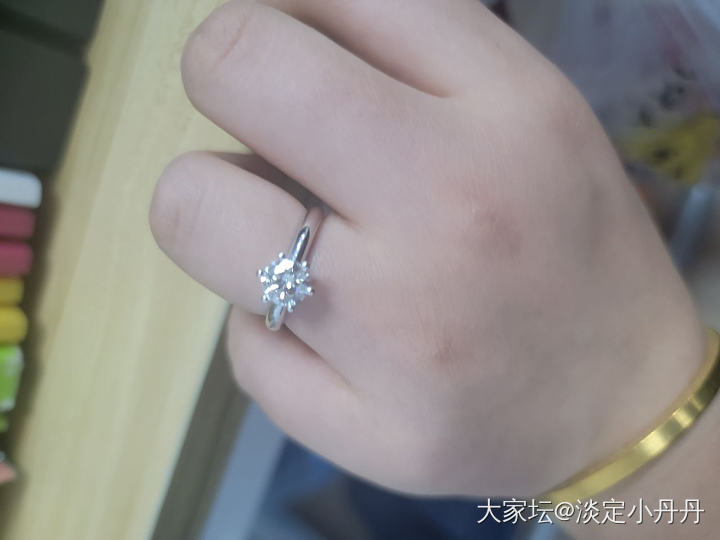心心念念的克拉钻关注了两三年终于入手了_戒指钻石