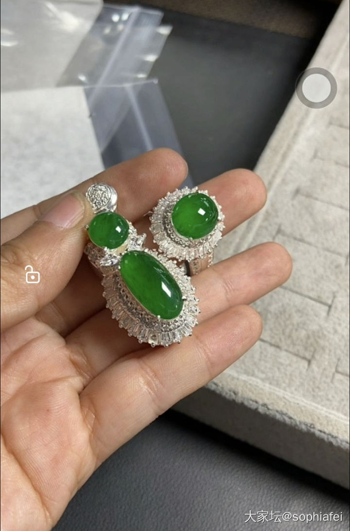 请问大家看得出来这是危料还是缅甸翡翠吗_翡翠