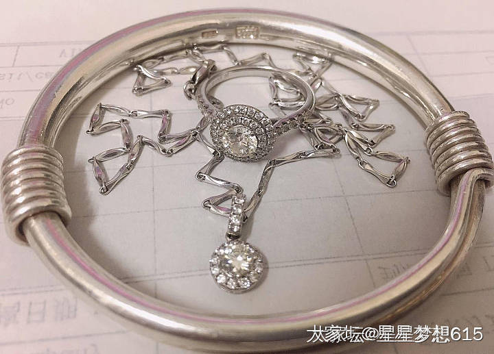最近带着这几个、银镯子很久很久没带了！_钻石银