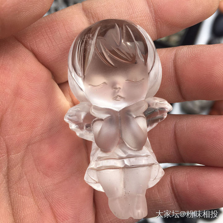 发现了一个小可爱😄_水晶