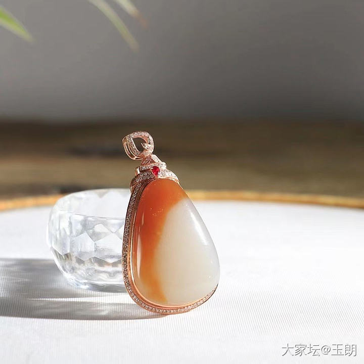 17.2克且末糖白金镶无事牌_和田玉
