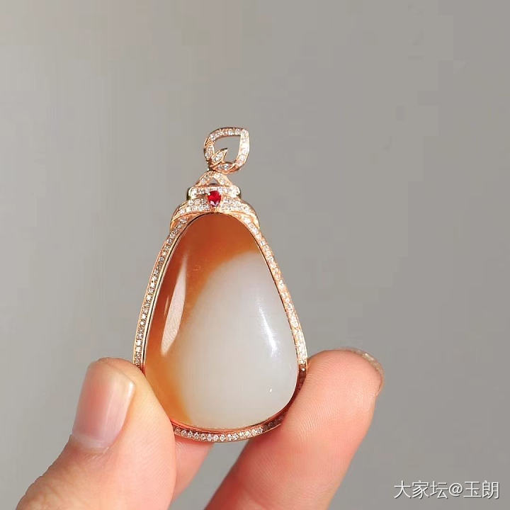 17.2克且末糖白金镶无事牌_和田玉