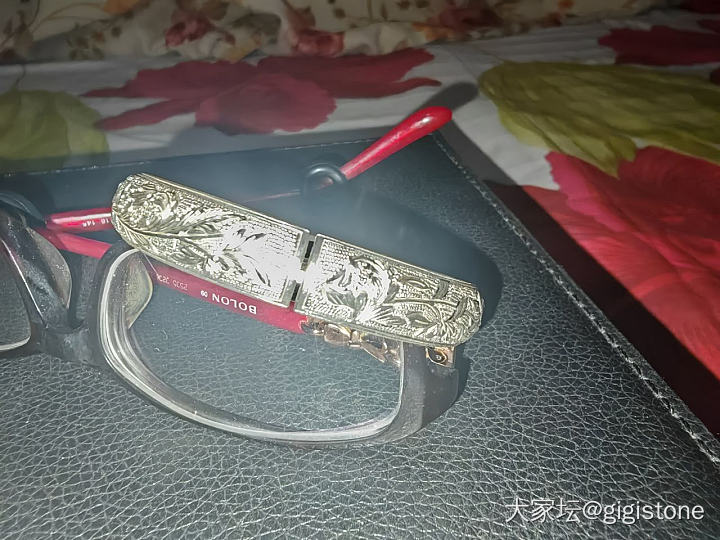 大家拍银饰都是怎么拍的，我自己拍的都会发黑，这个怎么解？_摄影技巧