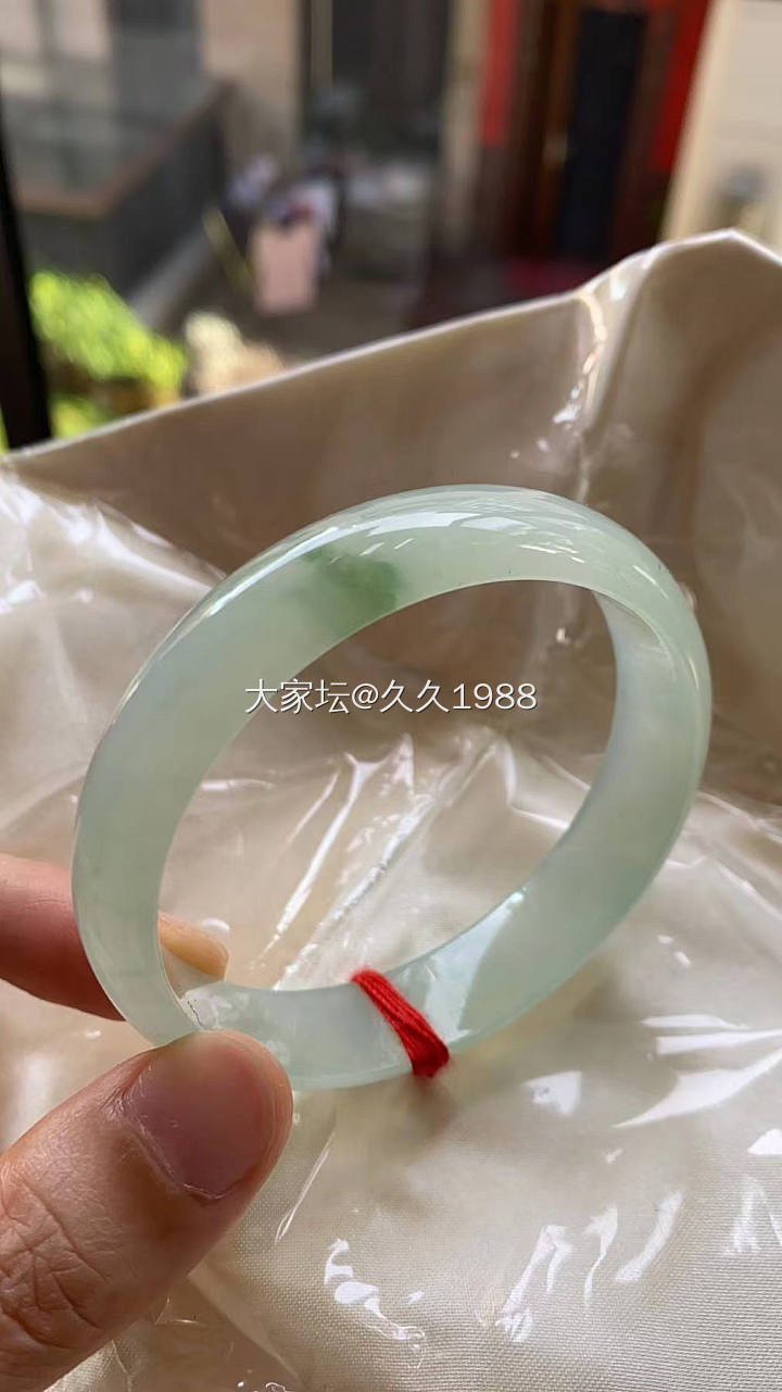 现在大万的到底能买到什么样的镯子？_手镯翡翠
