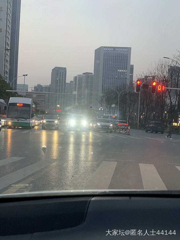 下班路上，被晃了几十秒_车