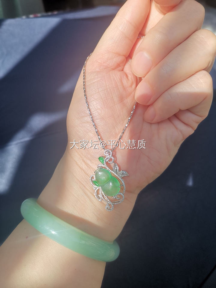车内出仙图，看着像买不起的样子_翡翠手镯玉石
