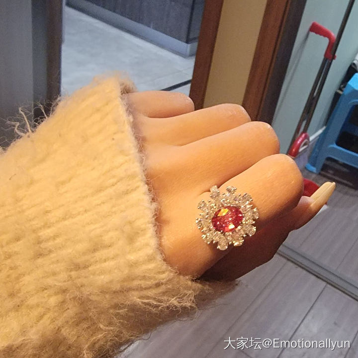 新欢马老板 / 是我甜甜的草莓小熊糖呀_尖晶石彩色宝石