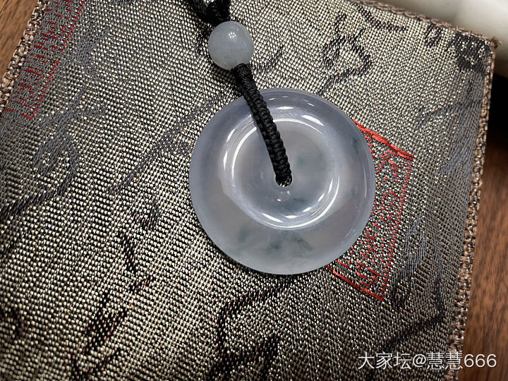 翡翠小白疯狗期_颈饰胸饰翡翠
