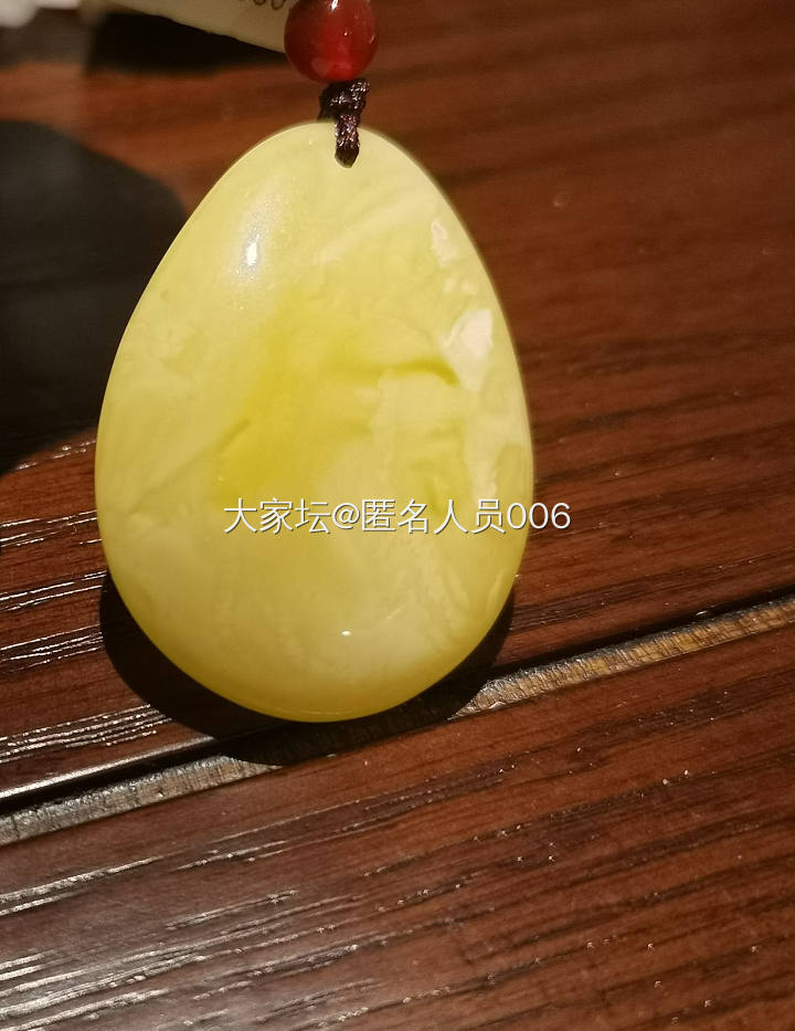 蜜蜡打紫光灯，白的部分没有荧光，正常吗？有证书_琥珀蜜蜡