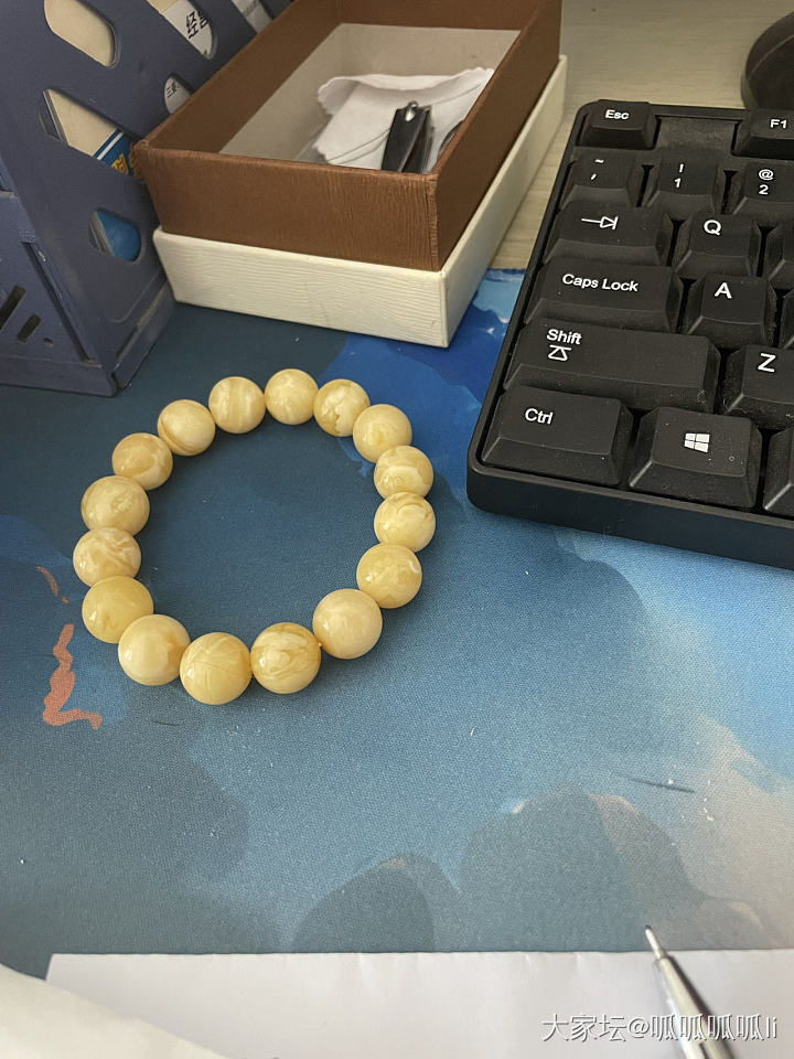 上班得带着玩具啊_珠串手镯琥珀蜜蜡银
