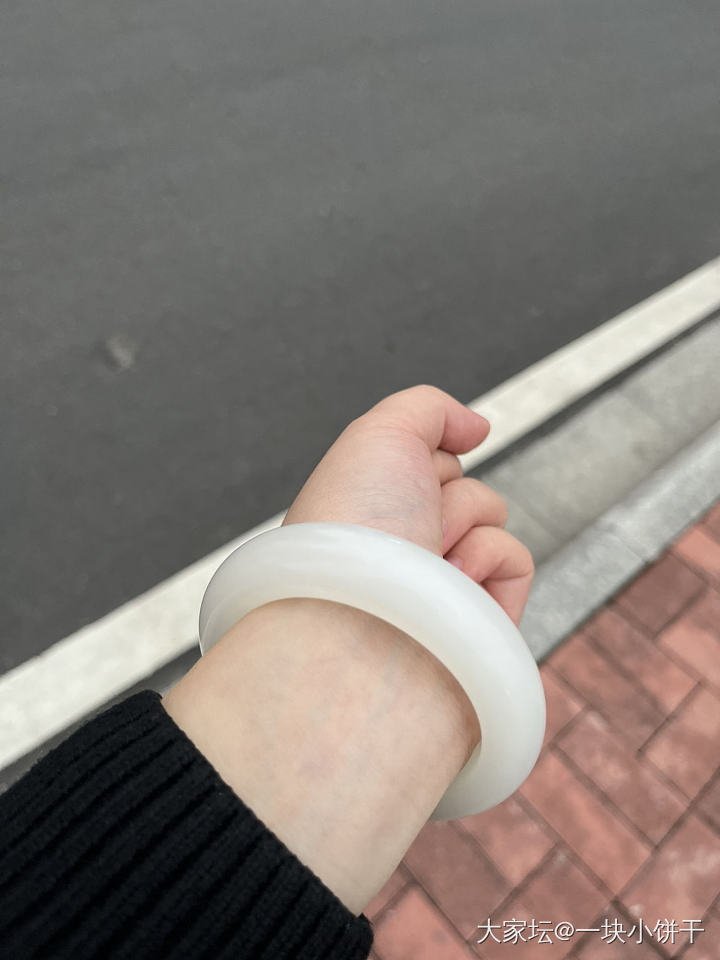 这下真的白玉镯毕业啦_白玉手镯和田玉