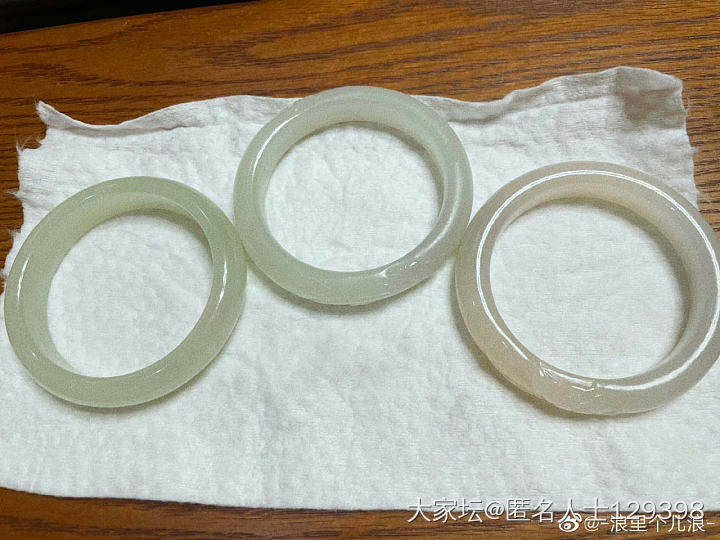 有人知道夏达嘛，这几只镯子是和田玉？_手镯和田玉
