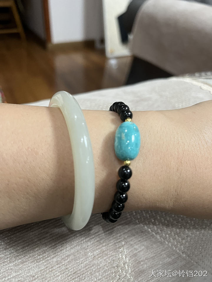来晒右手腕吧_鸡血藤珠串