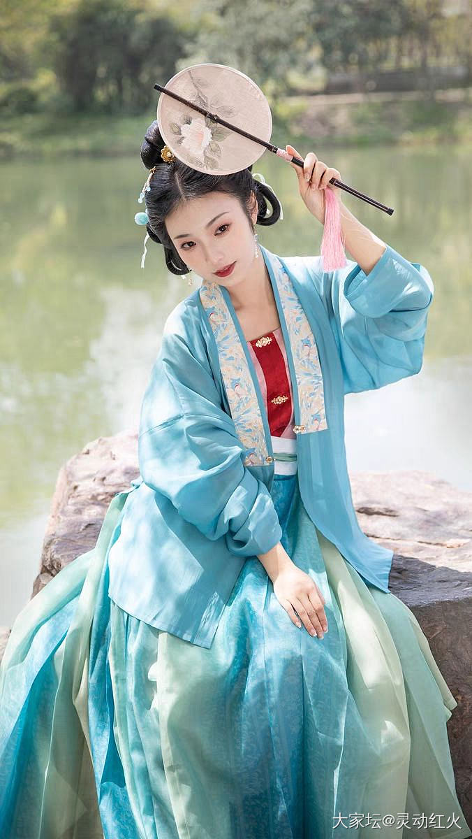 选择困难症，坛友们麻烦帮看下哪一套更好看_穿搭