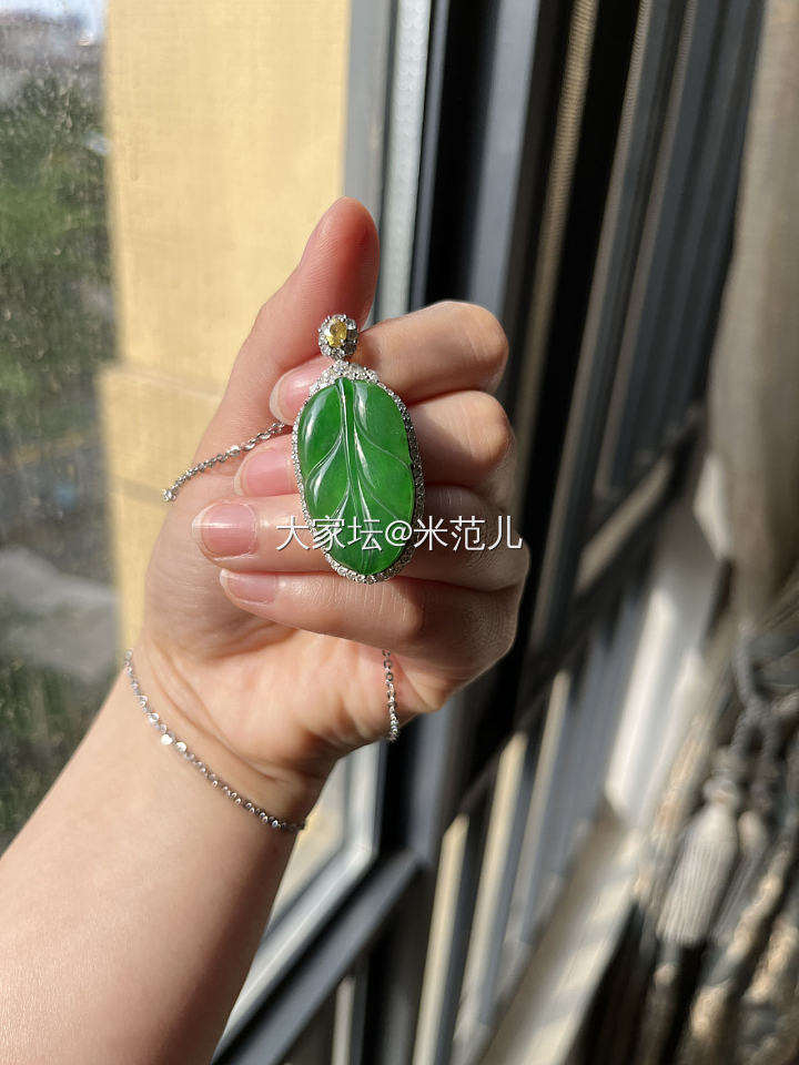 代朋友挂 两件翡翠_翡翠