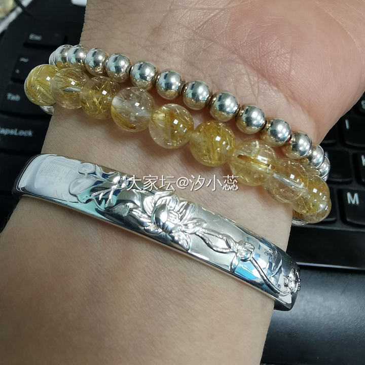 今天的左手戴什么？_碧玺银