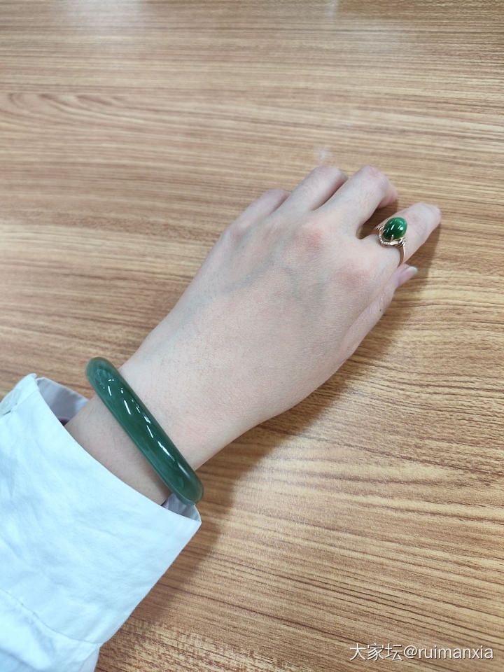 碧玉的盈盈一水间_戒指和田玉