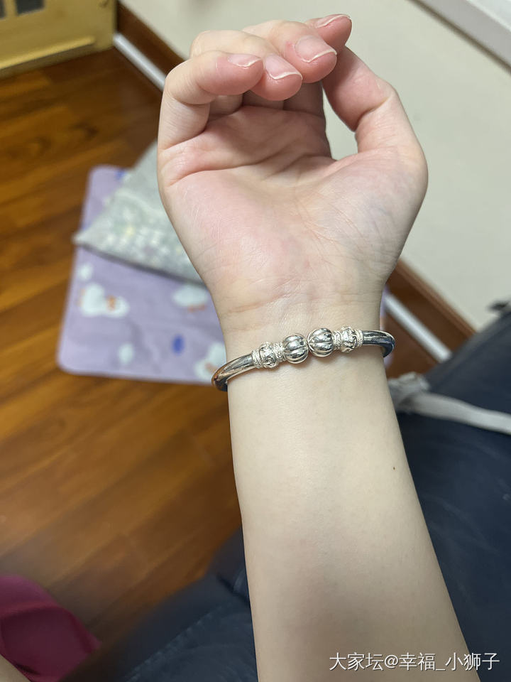 今天的左手戴什么？_碧玺银