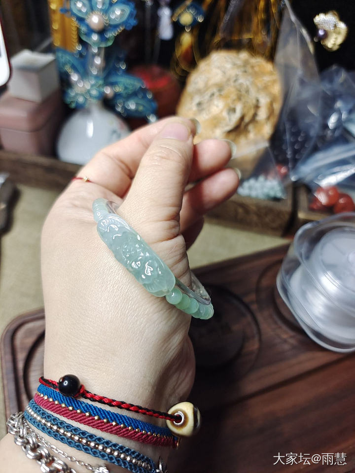 翡翠渐变手牌_翡翠
