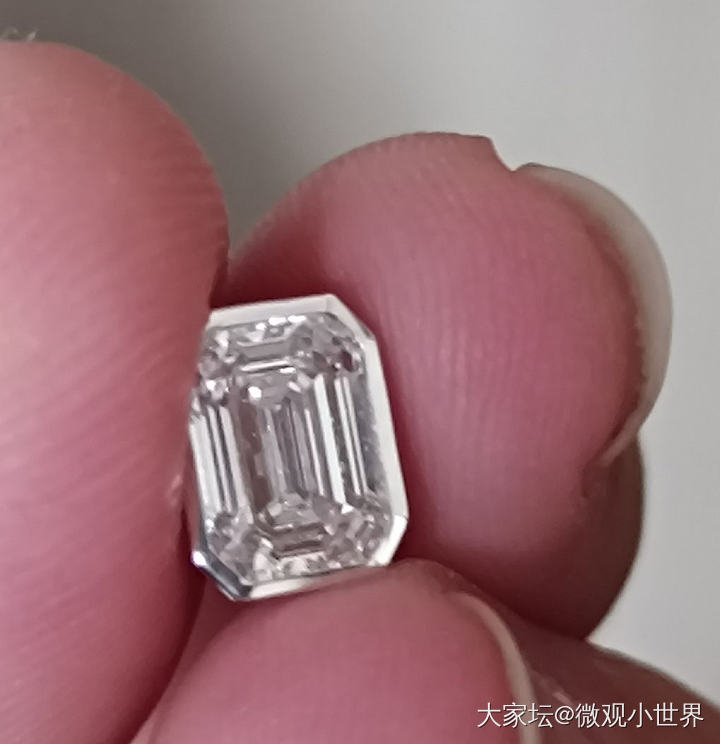 校长家祖母绿切培育钻吊坠_福利社培育钻钻石