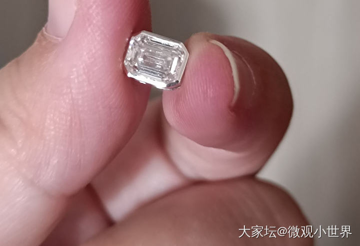 校长家祖母绿切培育钻吊坠_福利社培育钻钻石
