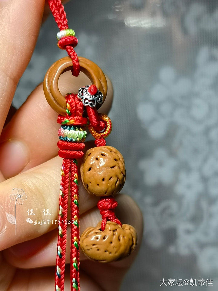 新设计了一款桃核手机链。哈哈超级超级喜庆有么有_挂饰